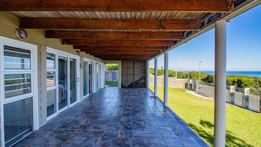 4 Bedroom Property for Sale in Perlemoenbaai Western Cape